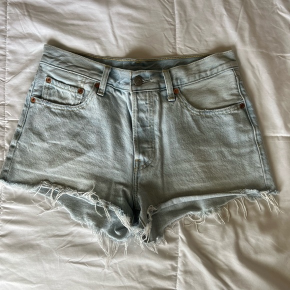 Levi’s 501 Light Denim Button Fly Shorts - Picture 7 of 10
